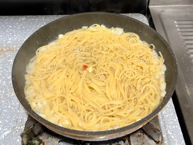 白酒蛤蠣義大利麵 — $<T k="steps" /> 6