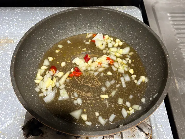 白酒蛤蠣義大利麵 — $<T k="steps" /> 4