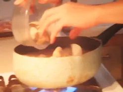 剝皮辣椒蛤蜊雞湯 — $<T k="steps" /> 3