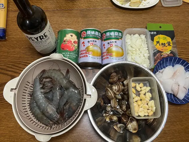 義式海鮮湯 — $<T k="steps" /> 1