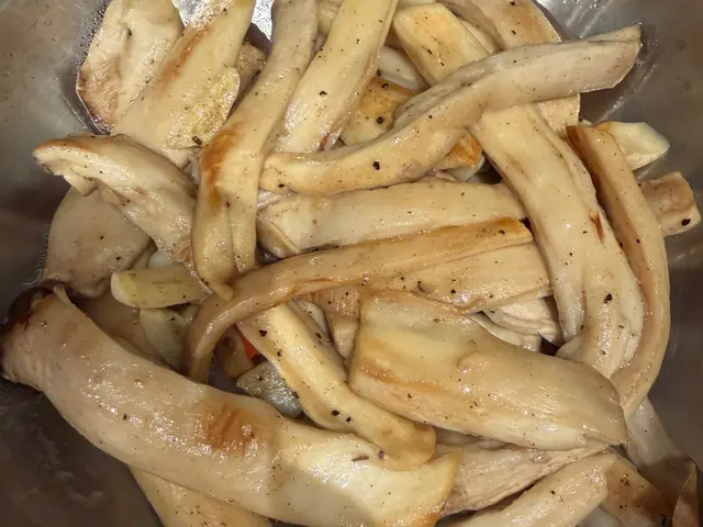 黑胡椒鹽乾煎手撕杏鮑菇｜家常下酒菜