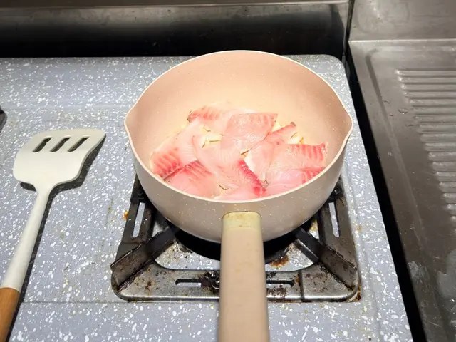 蒜味醬香鯛魚 — $<T k="steps" /> 3