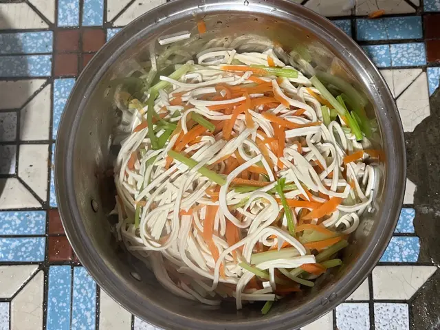 涼拌干絲 — $<T k="steps" /> 7
