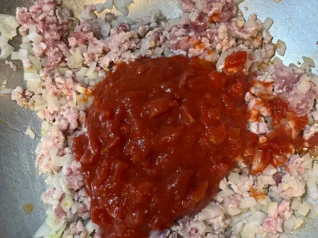 番茄肉醬義大利麵 — $<T k="steps" /> 4