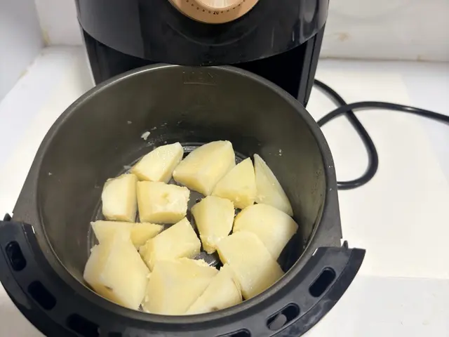 氣炸馬鈴薯佐蒜香優格醬 — $<T k="steps" /> 4