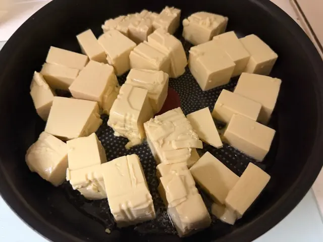 家常金沙豆腐（雞蛋豆腐版本） — $<T k="steps" /> 3