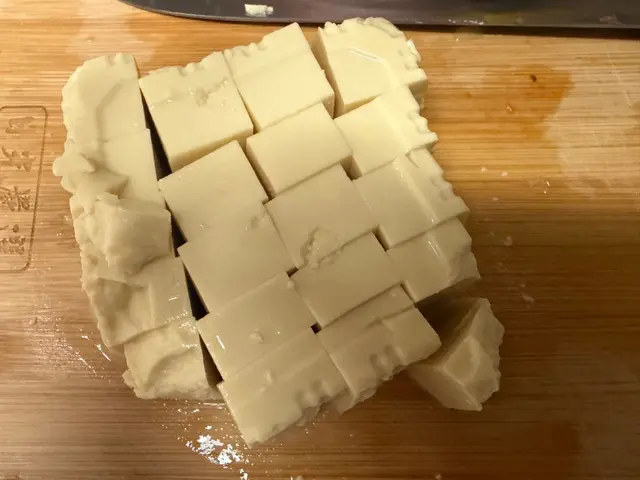 家常金沙豆腐（雞蛋豆腐版本） — $<T k="steps" /> 1