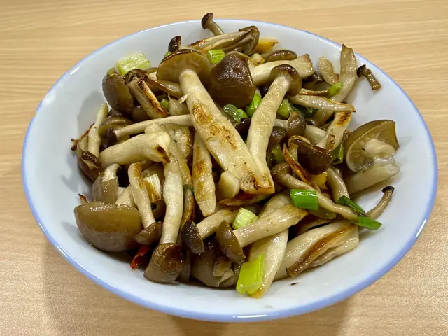 蒜香乾炒鴻禧菇