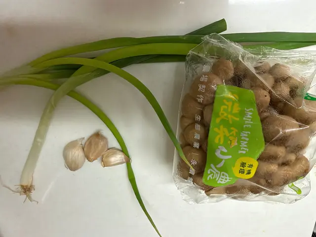 蒜香乾炒鴻禧菇 — $<T k="steps" /> 1