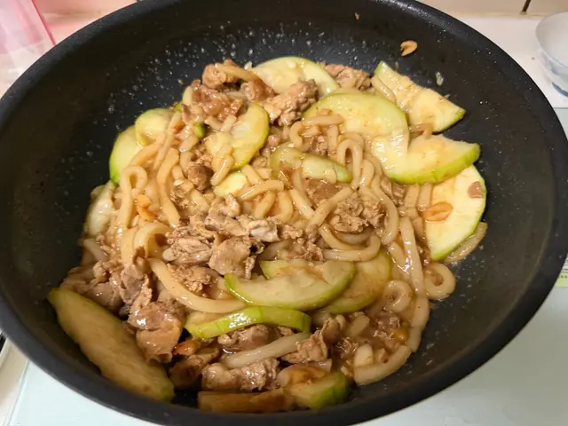 絲瓜豬肉沙茶炒烏龍麵 — $<T k="steps" /> 7